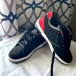 Heelys boys size 4 youth shoes